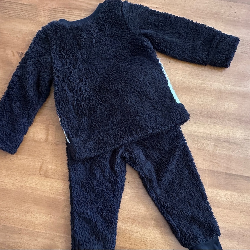 NWT Old Navy cozy 2 piece outfit. - Picture 4 of 6